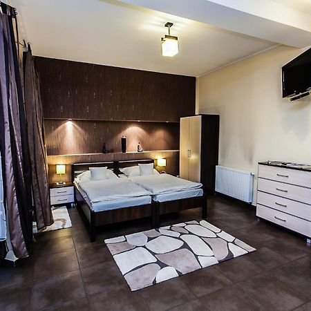 Apart-Lux Aparthotel Битом Екстериор снимка