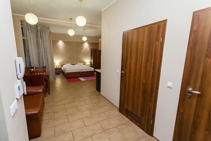 Apart-Lux Aparthotel Битом Стая снимка